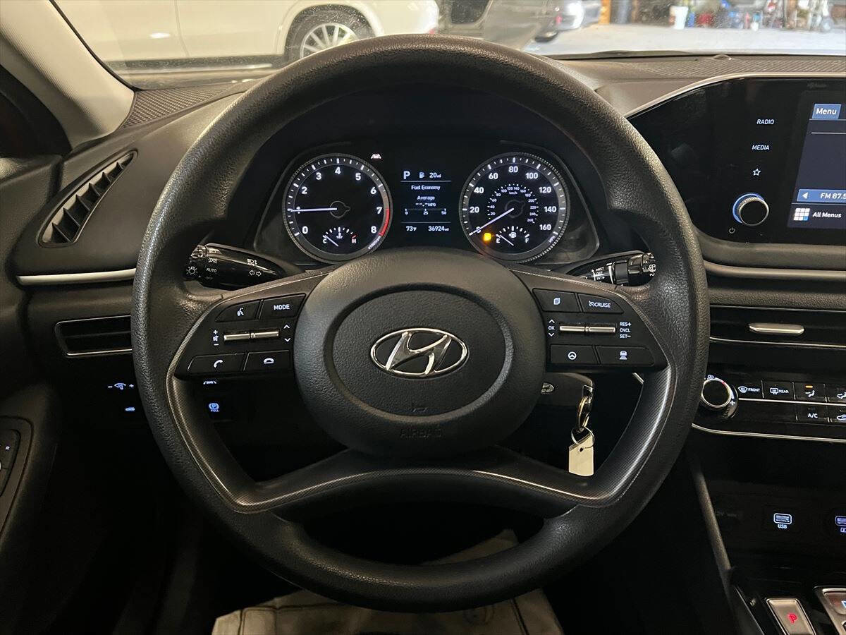 Used 2022 Hyundai Sonata SE w/ Preferred Accessory Package image 11