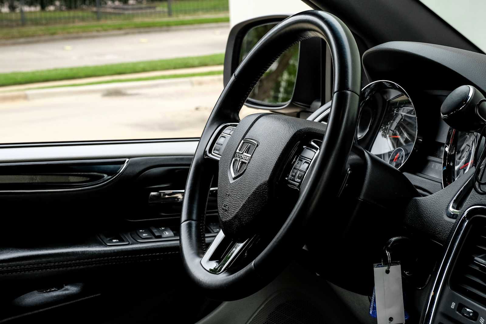 Used 2016 Dodge Grand Caravan SE image 17