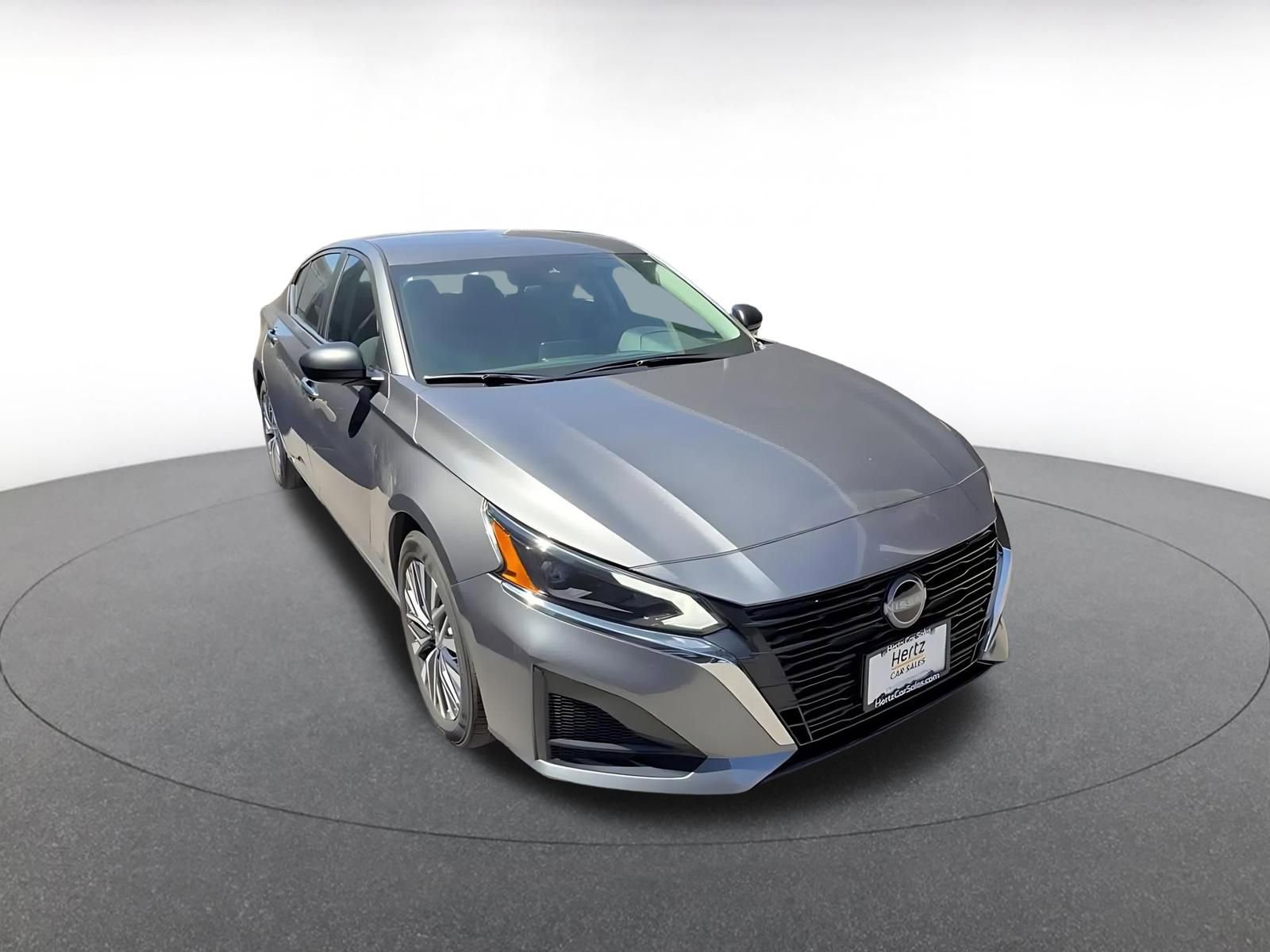 Used 2025 Nissan Altima 2.5 SV FWD image 3