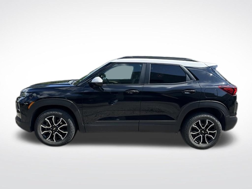 Used 2023 Chevrolet TrailBlazer ACTIV AWD/4WD image 2
