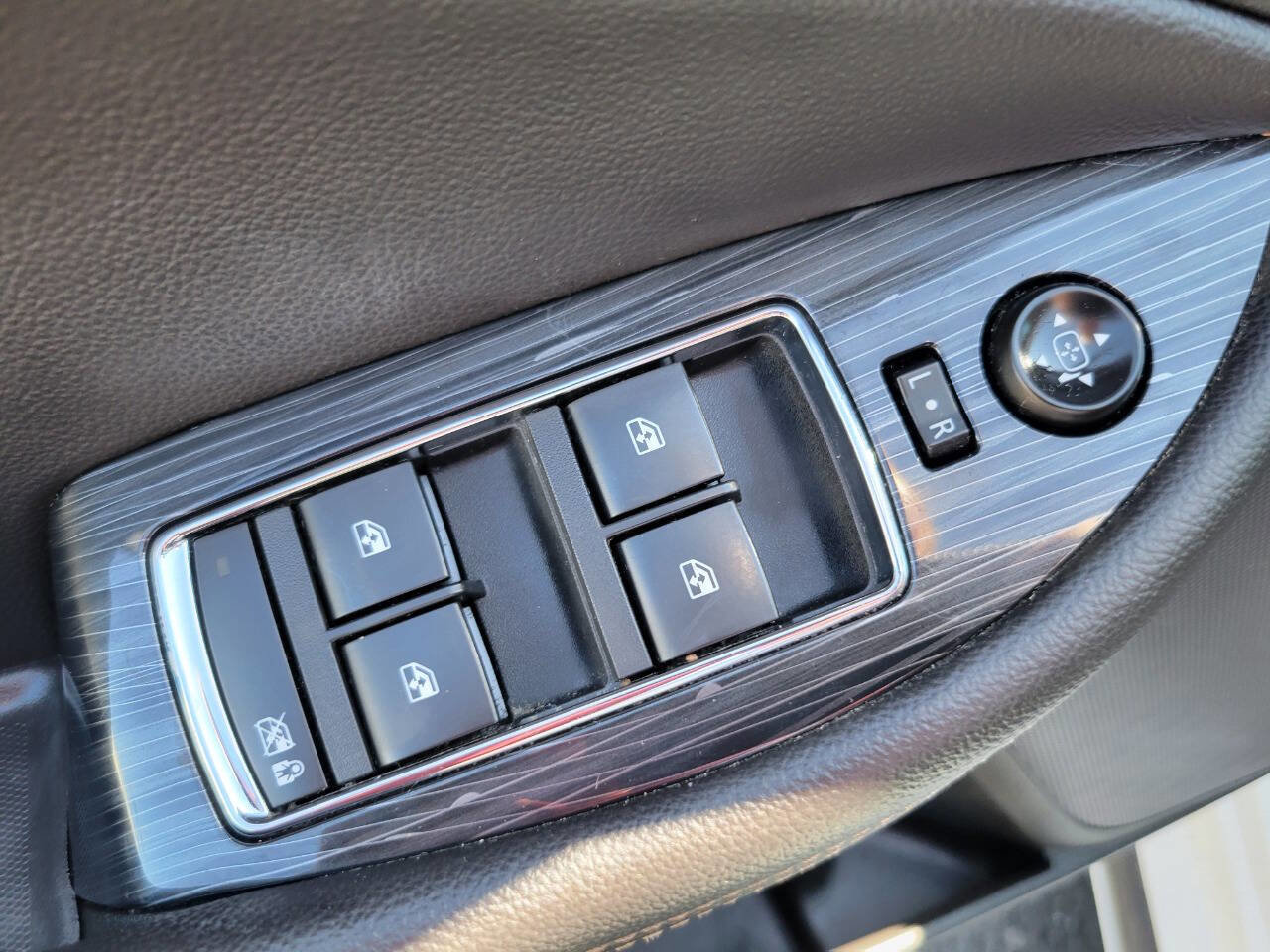 Used 2017 Chevrolet Impala LT image 12