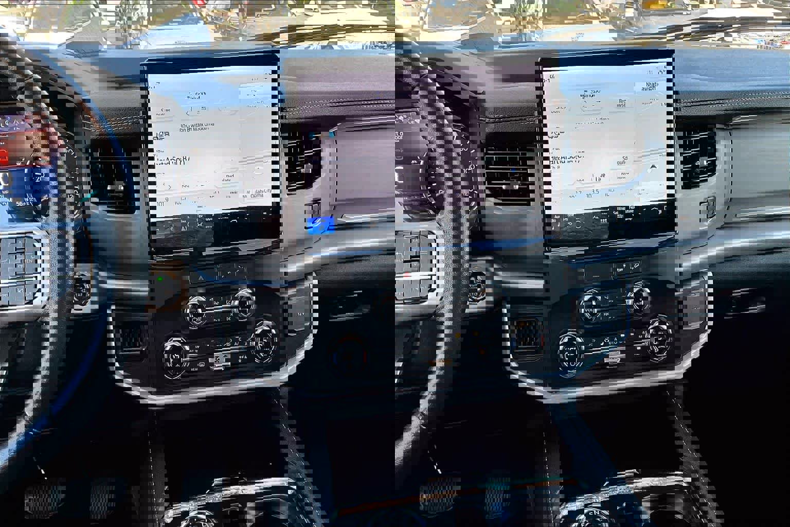 Used 2022 Ford Expedition XLT image 8