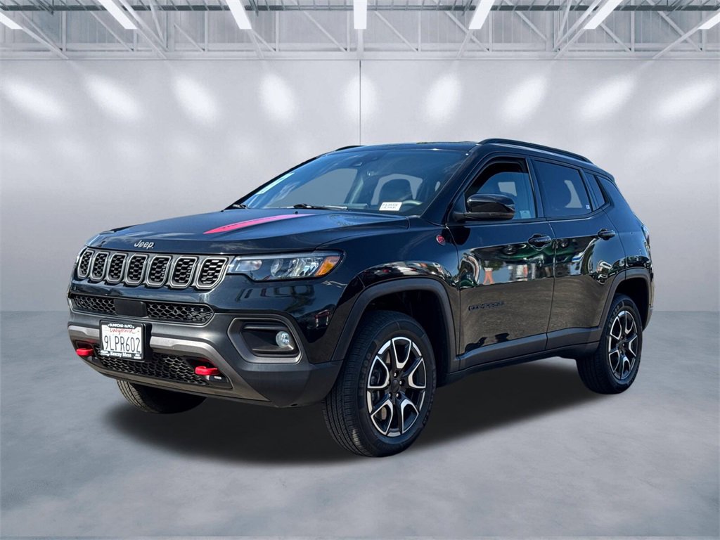 Used 2024 Jeep Compass Trailhawk image 4