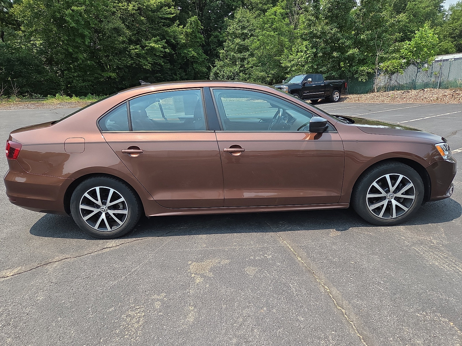 Used 2016 Volkswagen Jetta SE FWD image 2
