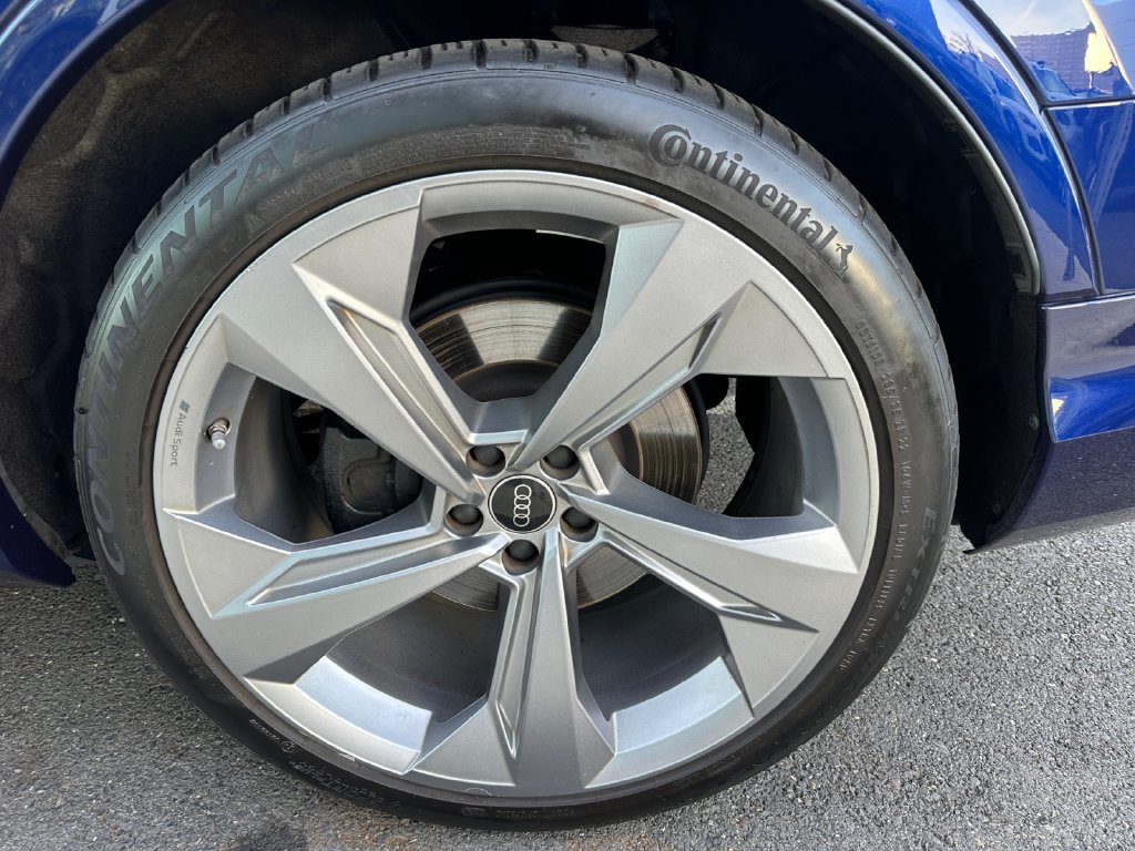 Certified 2023 Audi SQ7 Premium Plus w/ Towing Package AWD/4WD image 23