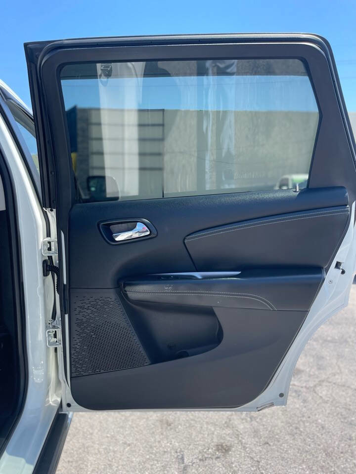 Used 2015 Dodge Journey Crossroad w/ Flexible Seating Group image 12