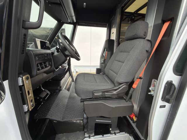 Used 2025 Chevrolet Brightdrop 600 w/ Power Door Package image 20