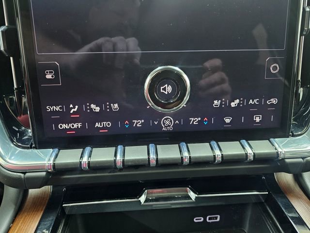 Used 2025 GMC Yukon XL Denali AWD/4WD image 24