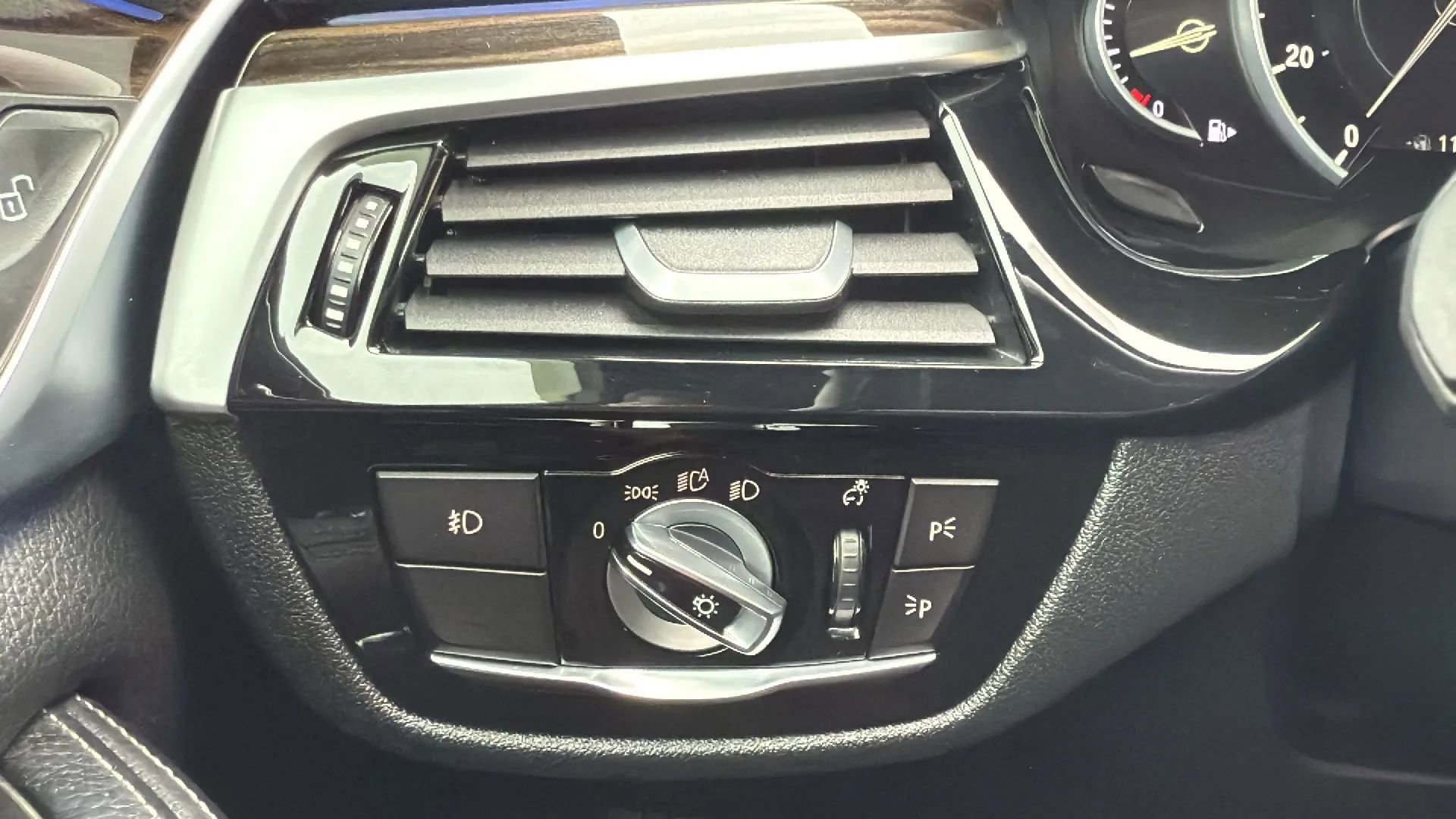 Used 2018 BMW 530e xDrive image 16