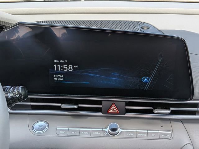 Certified 2025 Hyundai Elantra SEL FWD image 17