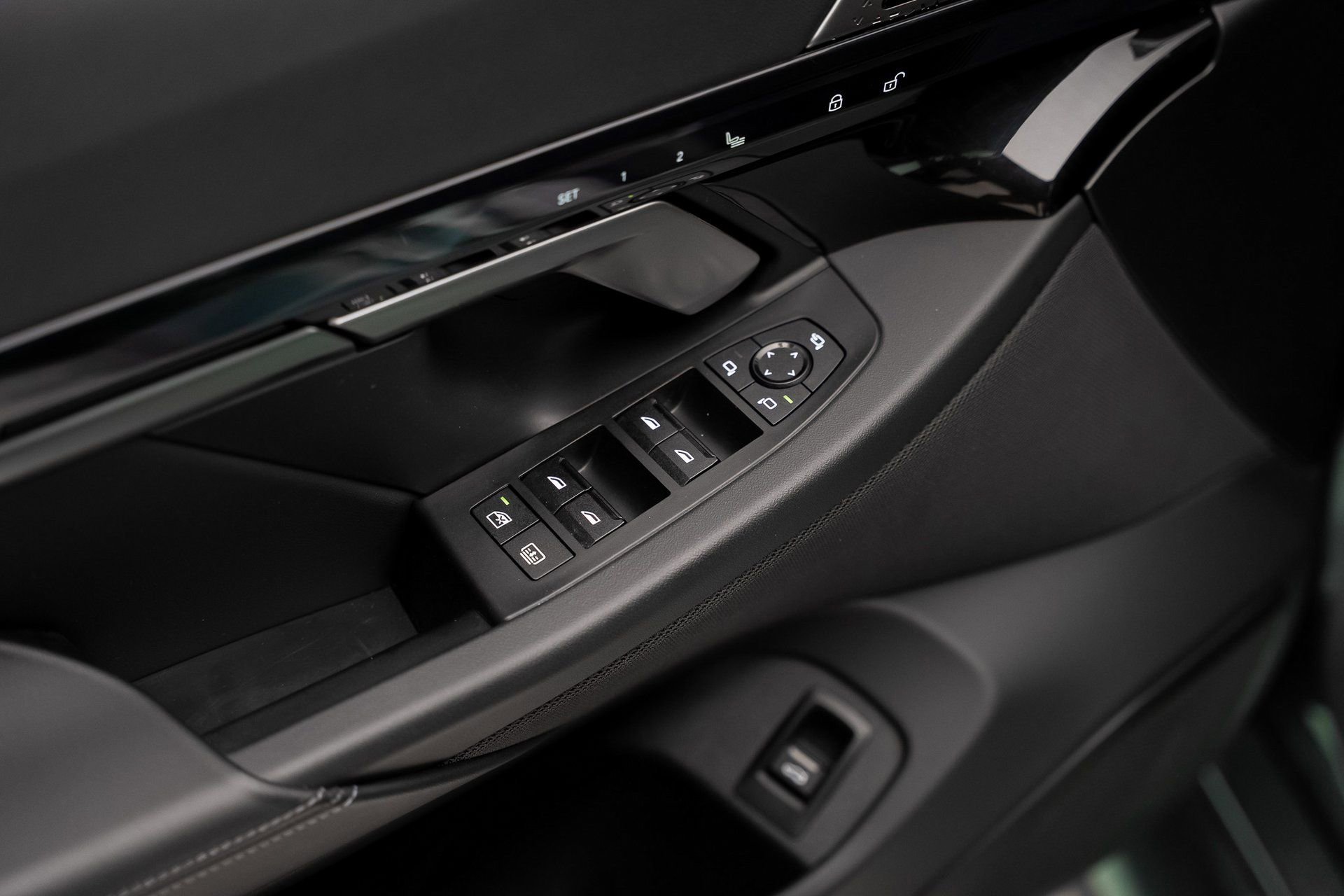 Used 2025 BMW M5 w/ Carbon Package image 61