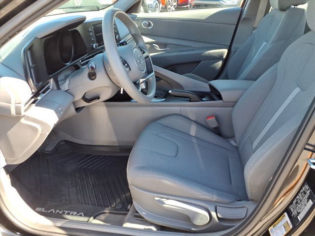 Used 2023 Hyundai Elantra SE FWD image 13