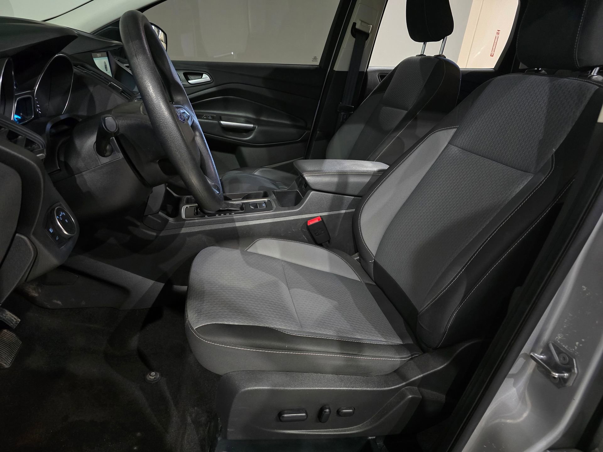 Used 2019 Ford Escape SE image 18