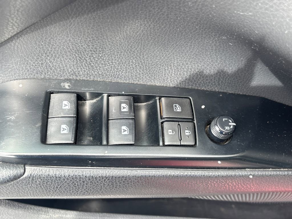 Used 2019 Toyota Camry LE FWD image 10