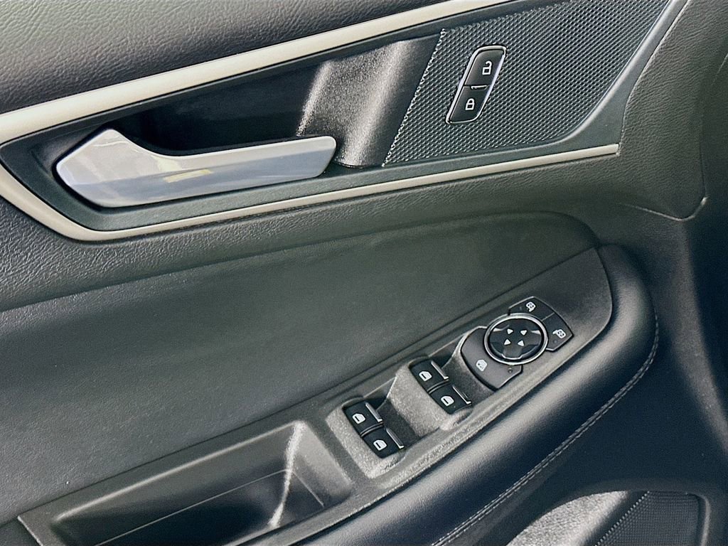 Used 2024 Ford Edge SEL w/ Convenience Package image 23