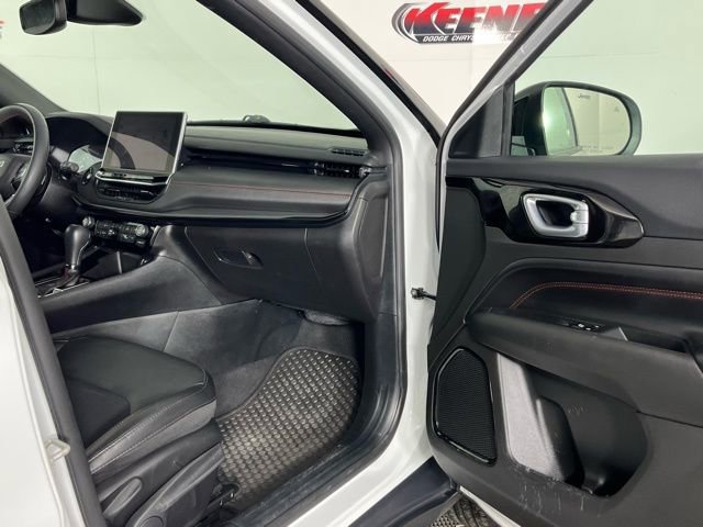 Used 2024 Jeep Compass Trailhawk image 30
