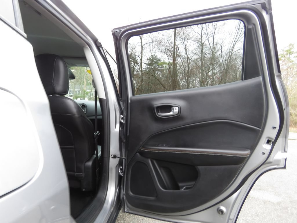 Used 2019 Jeep Compass Latitude w/ Popular Equipment Group AWD/4WD image 15