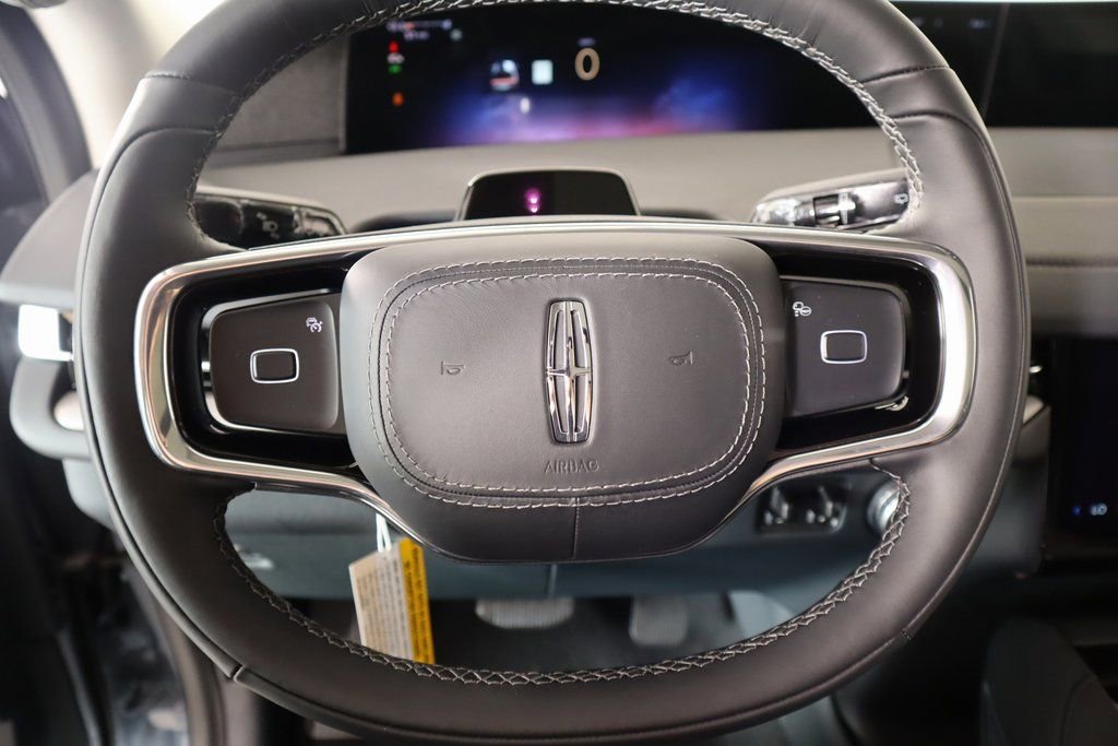 New 2025 Lincoln Navigator Reserve image 3