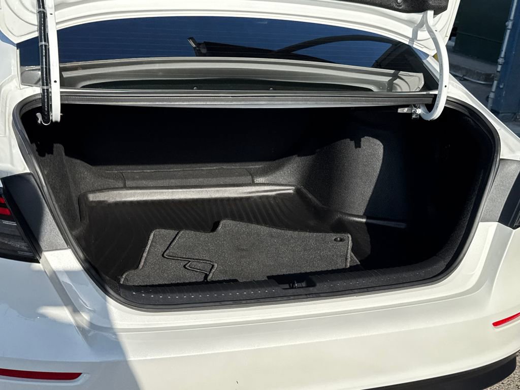 Used 2023 Honda Accord LX image 9