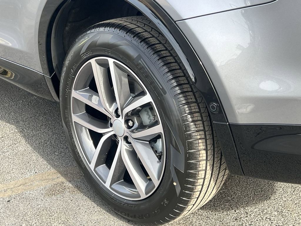 New 2026 Land Rover Discovery Sport Landmark image 11