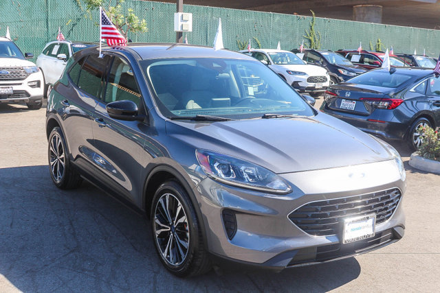 Used 2021 Ford Escape SE w/ SE Sport Appearance Package FWD image 3