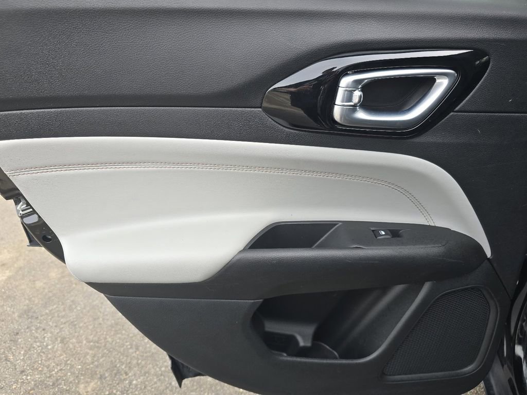 Used 2022 Jeep Compass Limited image 24