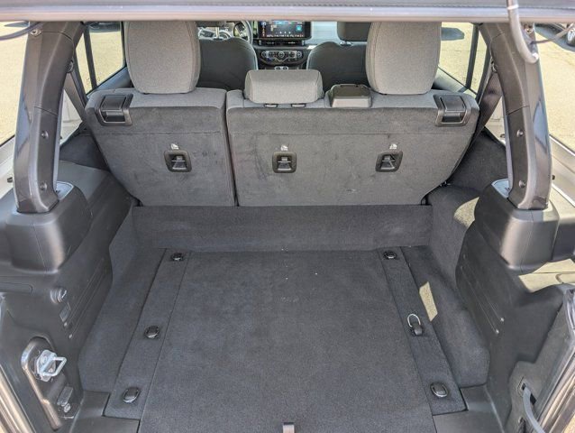 Used 2025 Jeep Wrangler Unlimited Sahara image 14