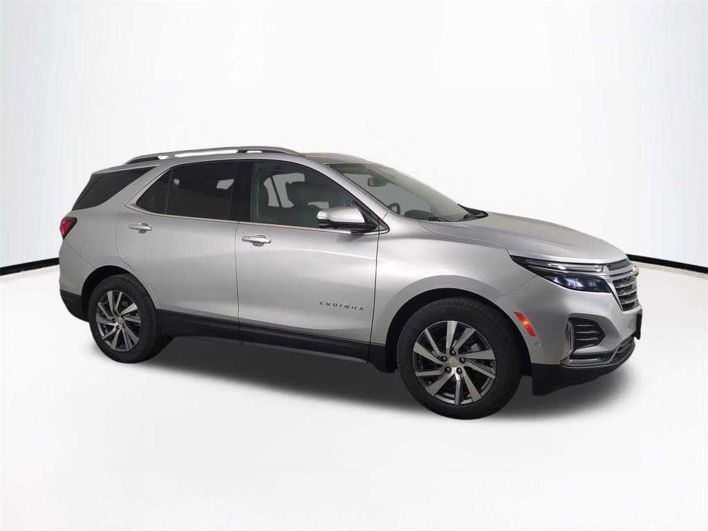 Used 2022 Chevrolet Equinox Premier image 2