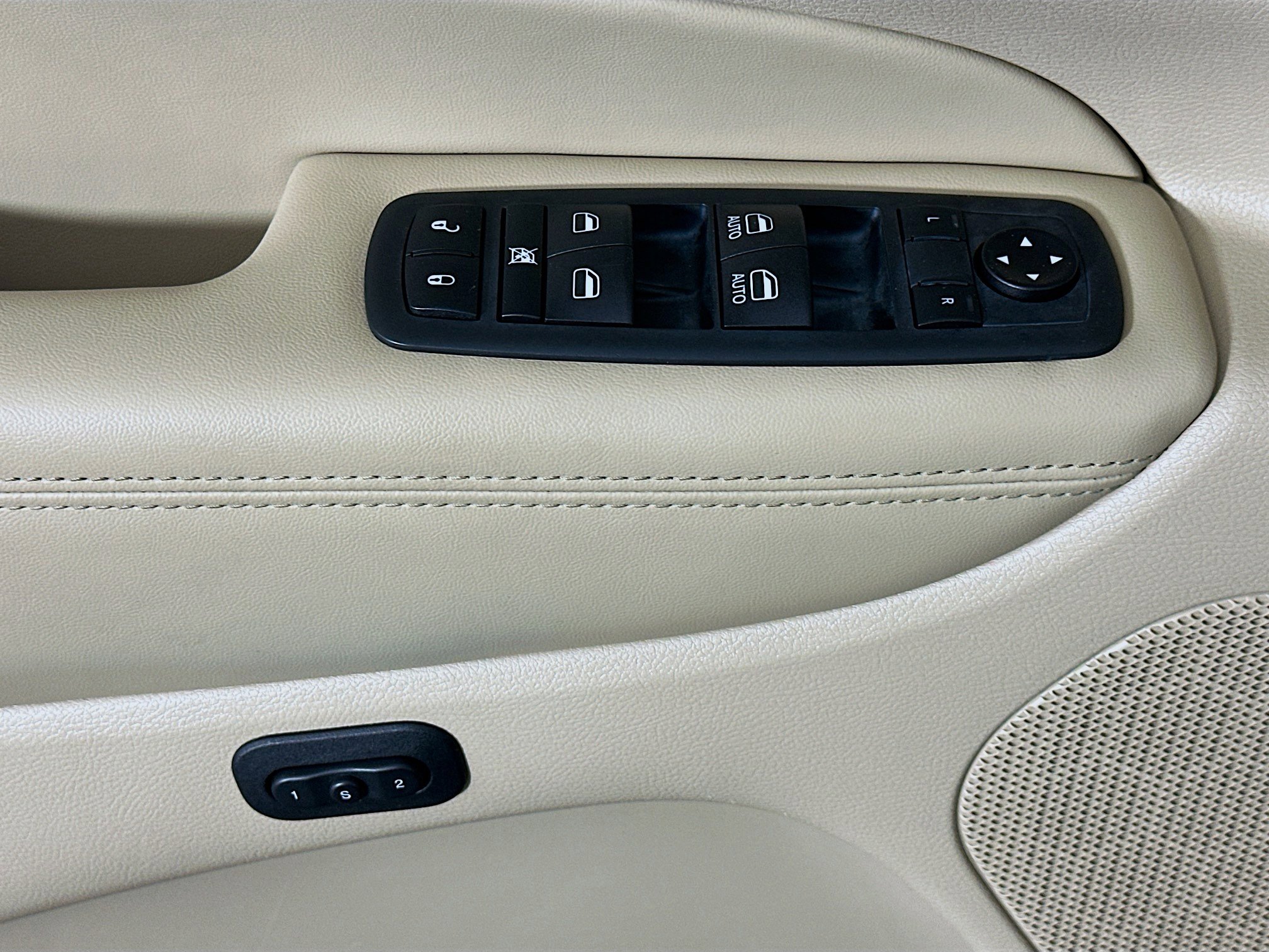 Used 2020 Jeep Grand Cherokee Limited w/ Premium Lighting Group image 15