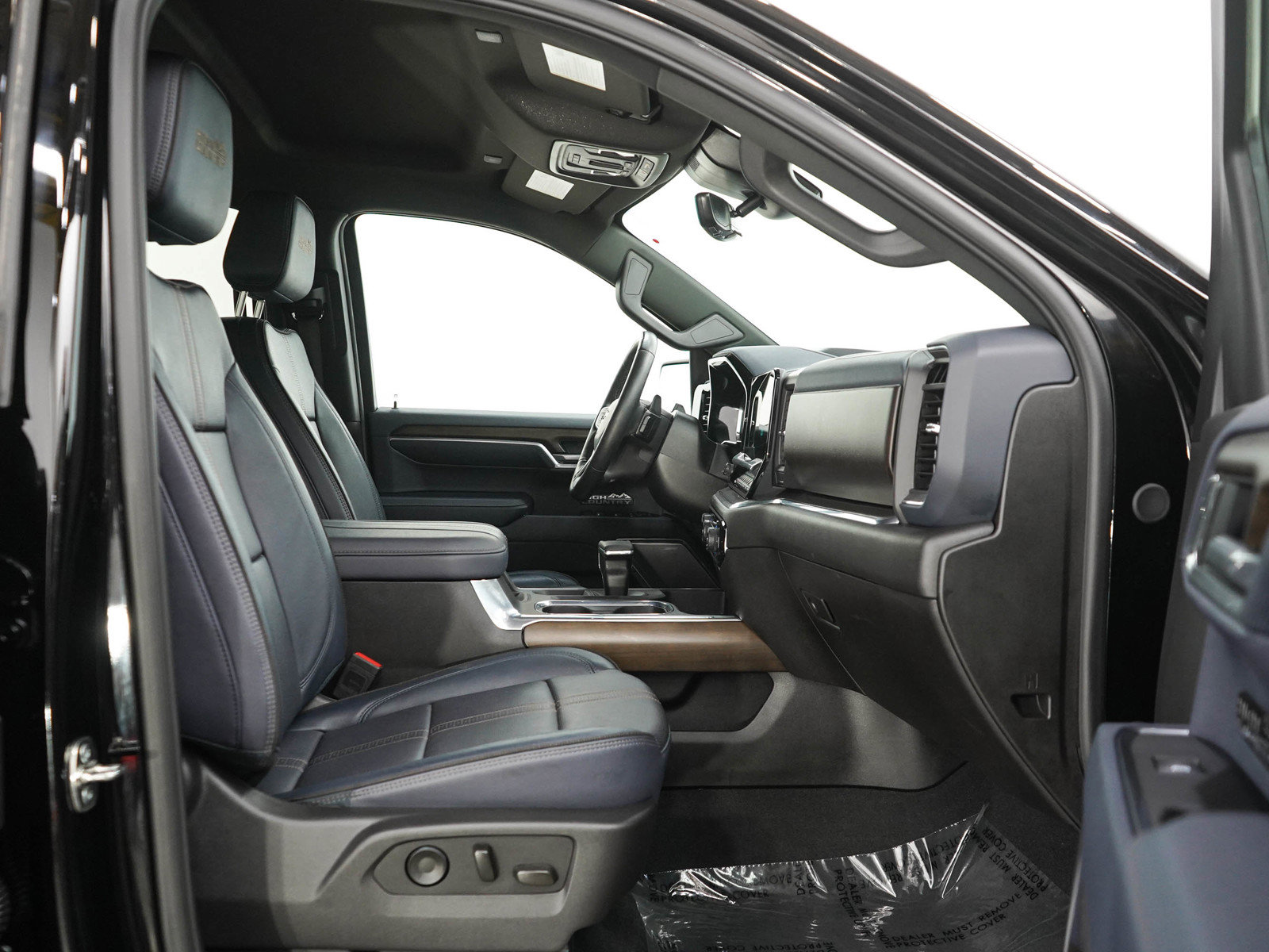 Used 2025 Chevrolet Silverado 1500 High Country w/ Technology Package AWD/4WD image 10