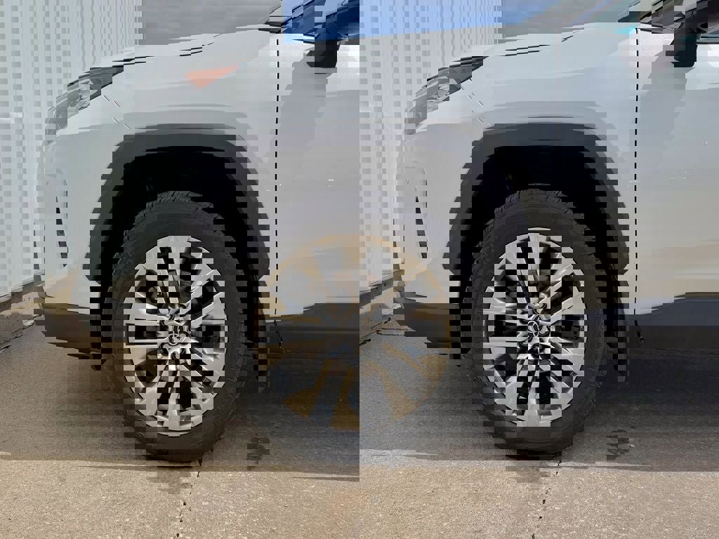 Used 2021 Toyota RAV4 Limited w/ Limited Grade Weather Package AWD/4WD image 39