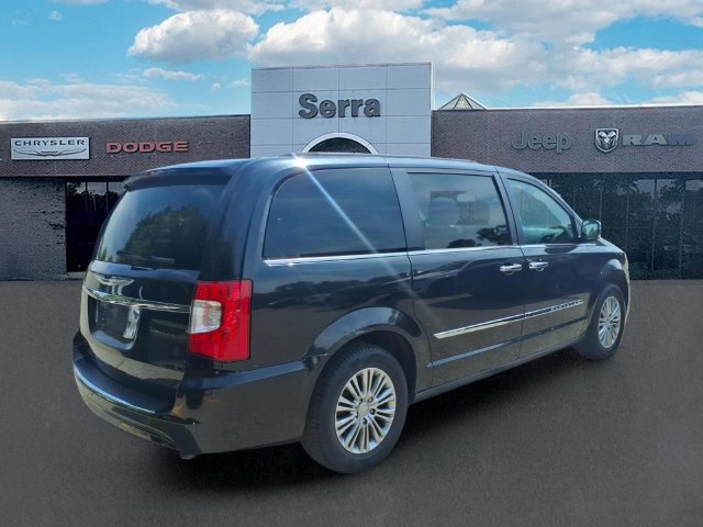 Used 2013 Chrysler Town & Country Touring-L w/ Driver Convenience Group FWD image 7