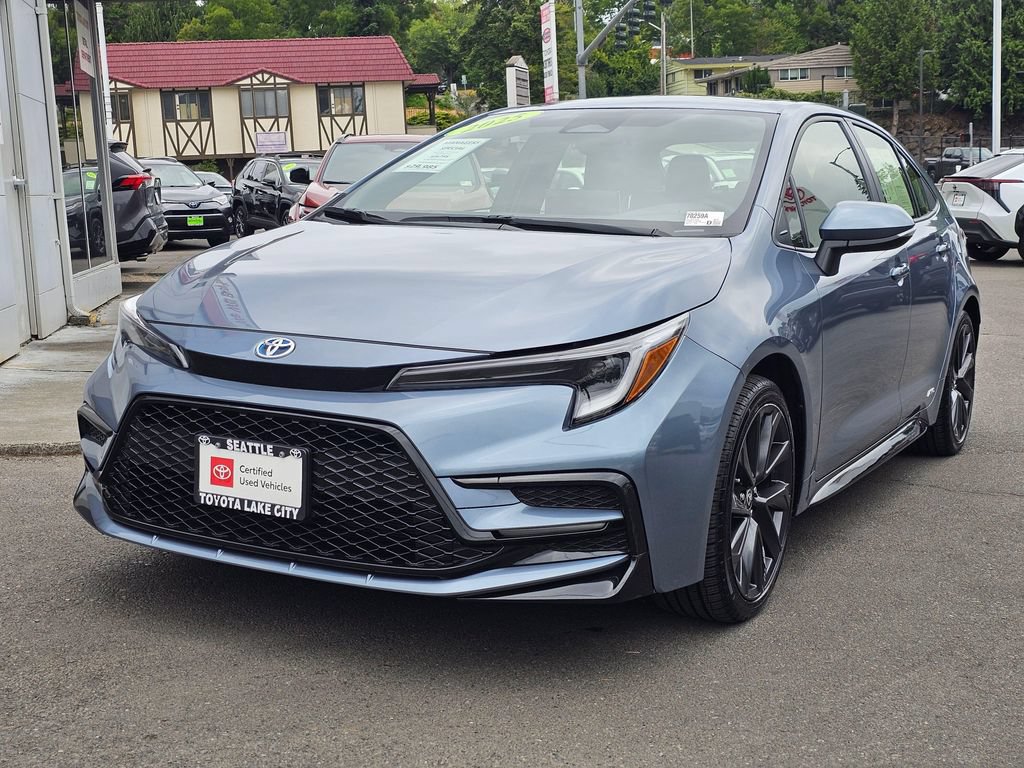 Certified 2025 Toyota Corolla SE w/ SE Premium Package AWD/4WD image 3