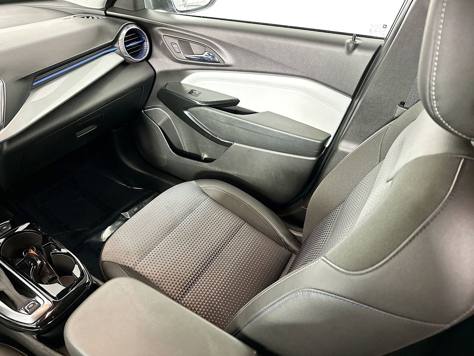 Used 2025 Chevrolet Trax LT image 22