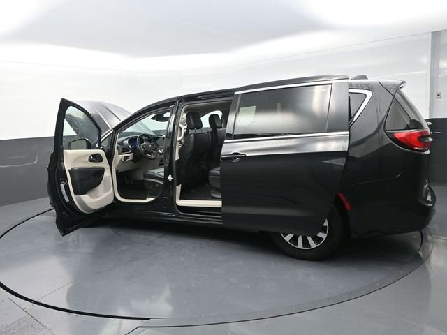 Used 2023 Chrysler Pacifica Touring-L FWD image 42