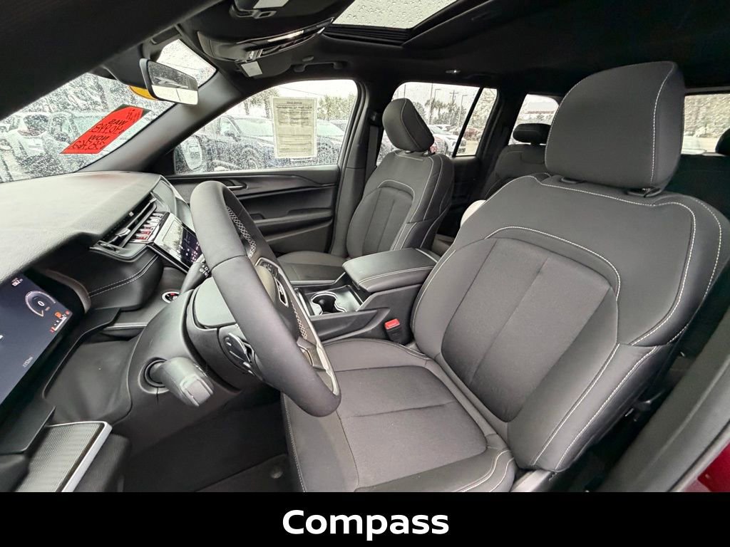 Used 2025 Jeep Grand Cherokee Laredo X image 12