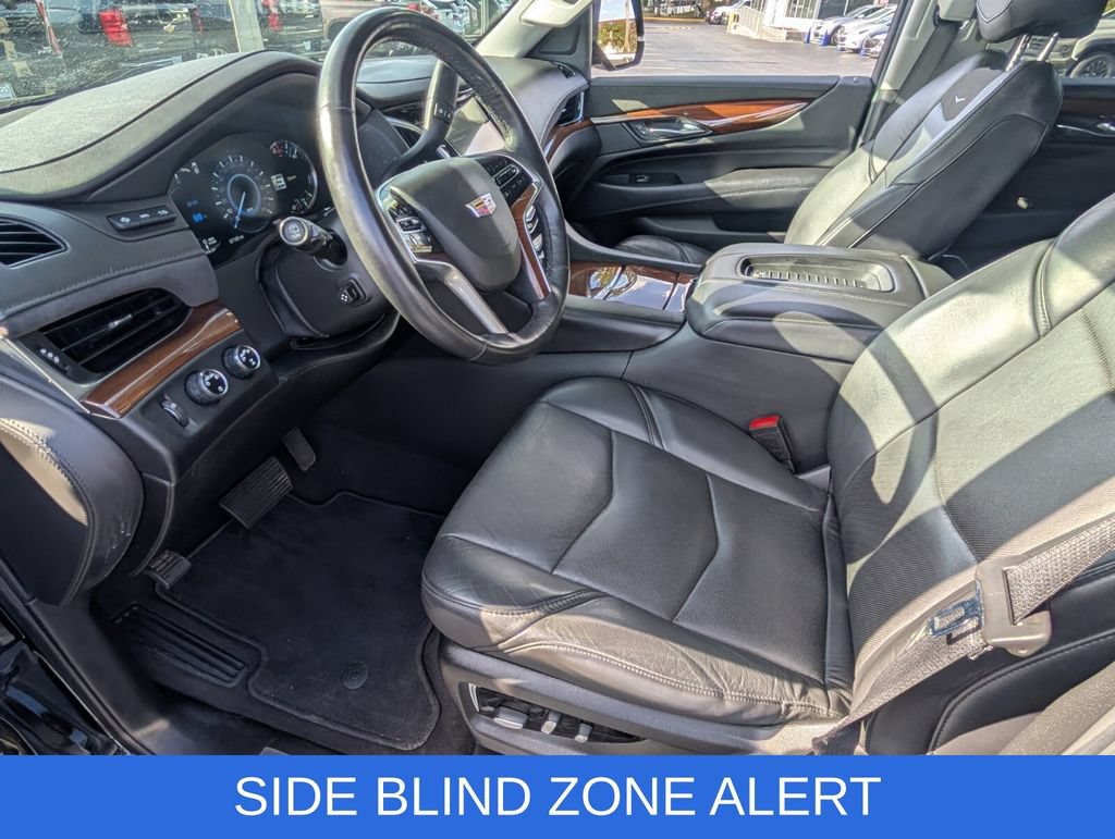Certified 2020 Cadillac Escalade Luxury w/ Escalade Sport Edition AWD/4WD image 10