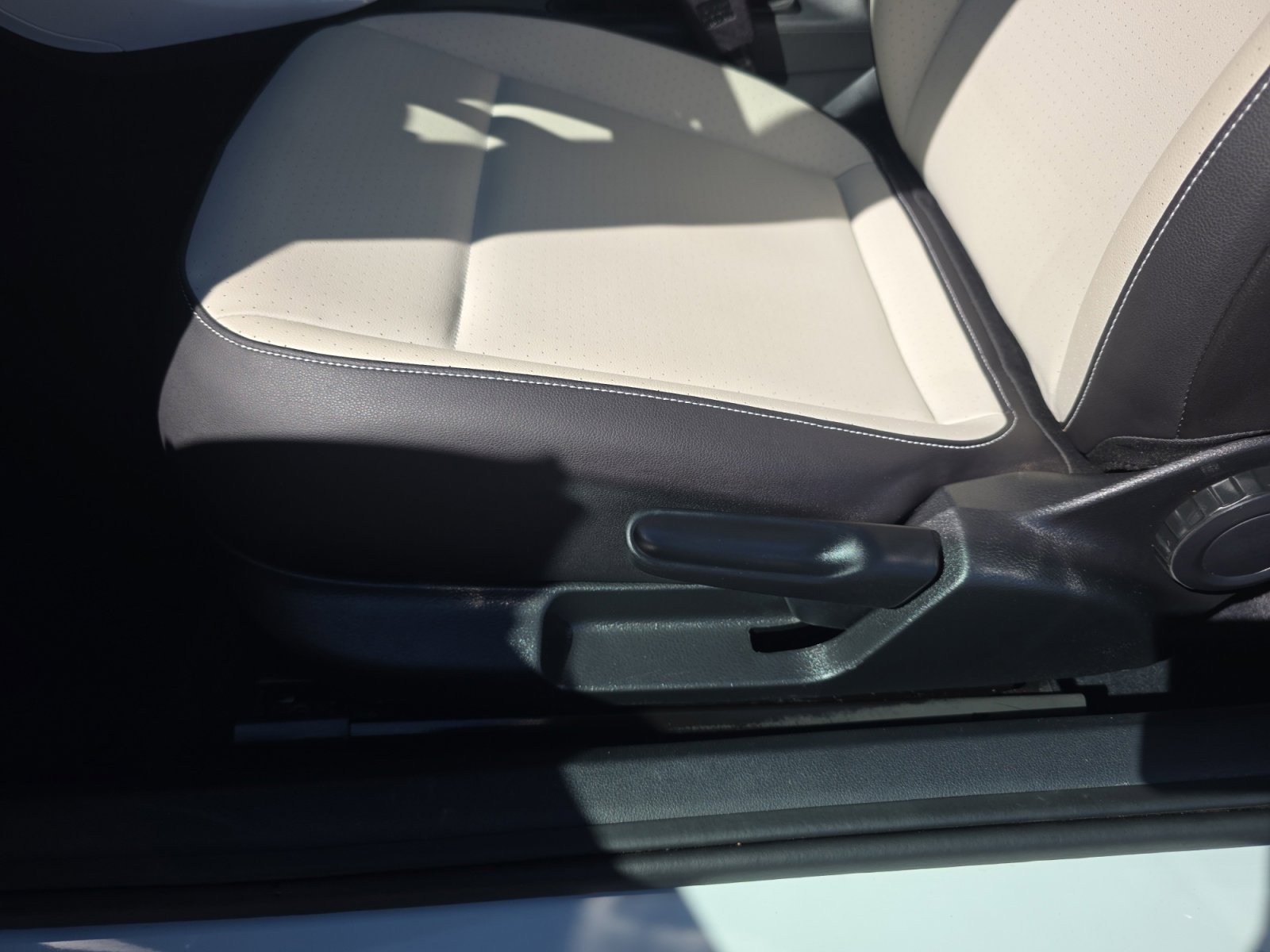 Used 2019 Volkswagen Beetle 2.0T S image 14