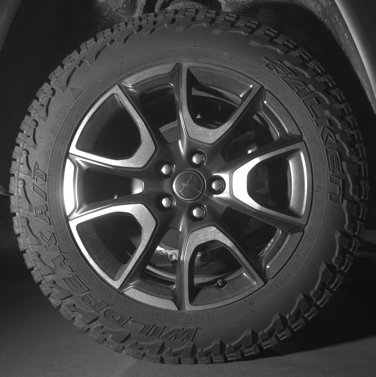 Used 2025 Jeep Compass Trailhawk AWD/4WD image 15