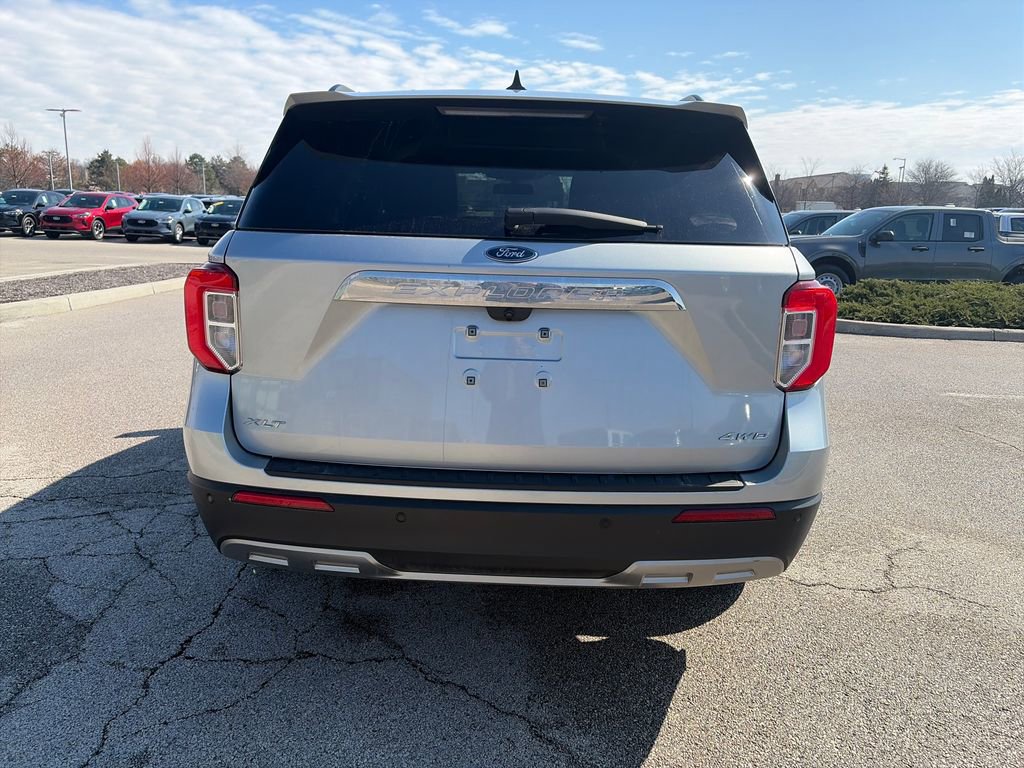 Used 2022 Ford Explorer XLT w/ Equipment Group 202A image 6