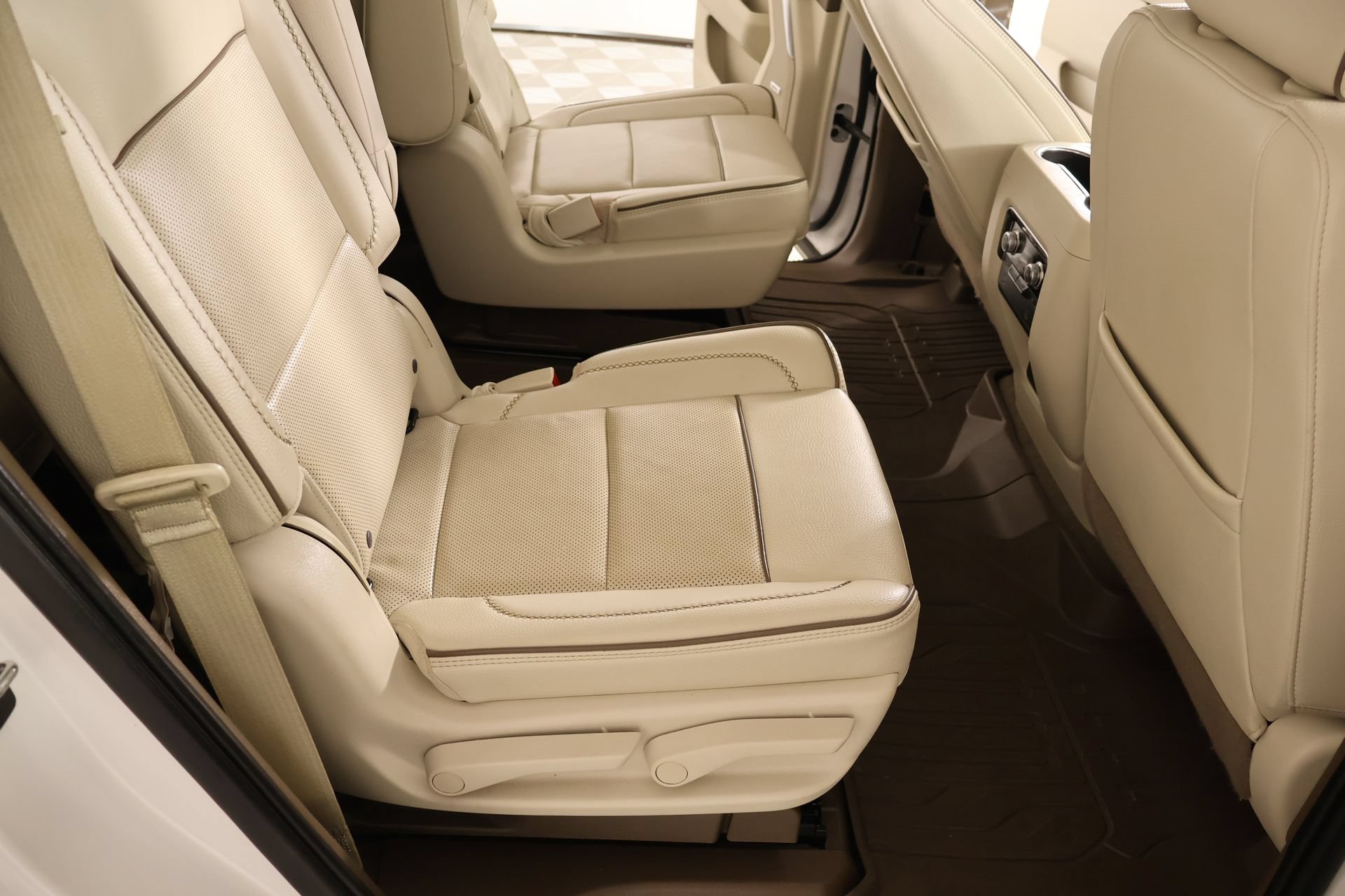 Used 2022 GMC Yukon Denali AWD/4WD image 15