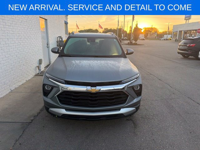Used 2024 Chevrolet TrailBlazer LT w/ LT Cold Weather Package FWD image 3