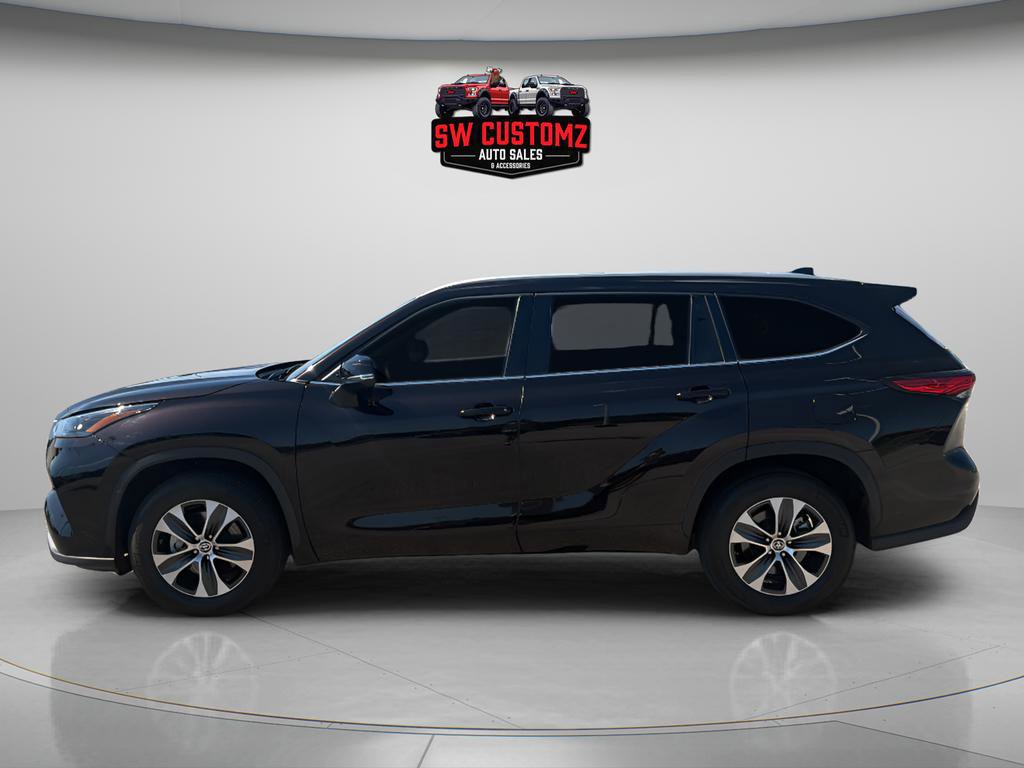 Used 2022 Toyota Highlander XLE FWD image 4