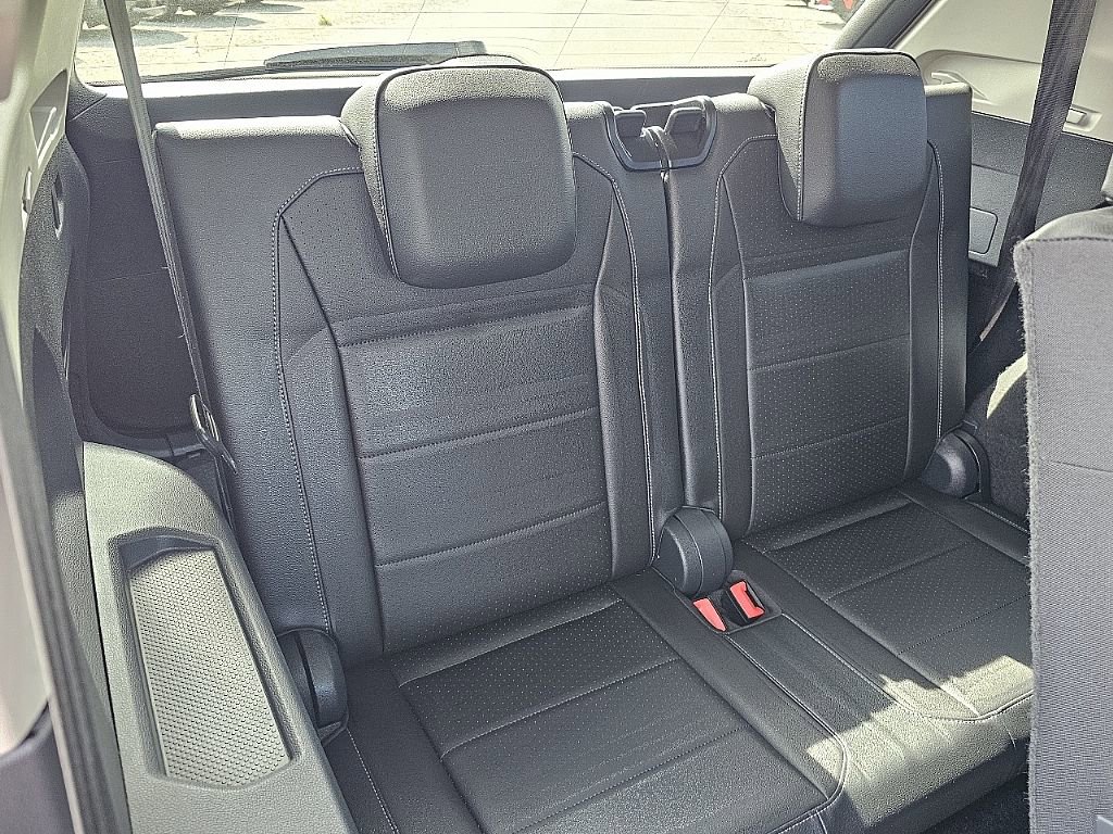 Used 2018 Volkswagen Tiguan SEL FWD image 21