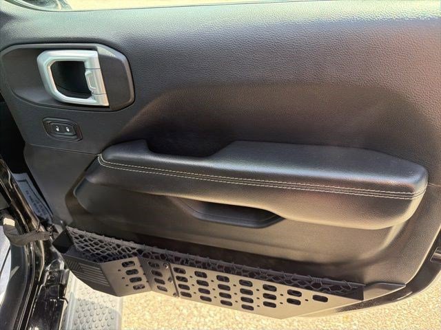 Used 2018 Jeep Wrangler Unlimited Sahara AWD/4WD image 19