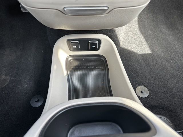 Used 2020 Chrysler Pacifica Limited FWD image 29