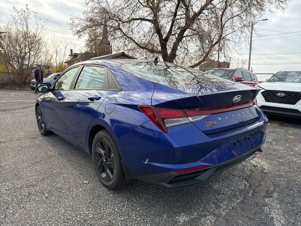 Used 2022 Hyundai Elantra SEL image 5