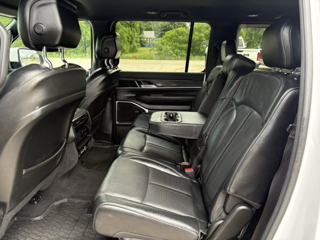 Used 2022 Jeep Wagoneer Series II AWD/4WD image 9