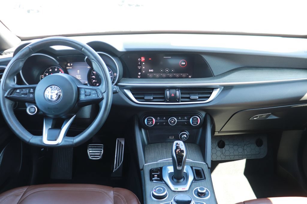 Used 2023 Alfa Romeo Stelvio Ti AWD/4WD image 15