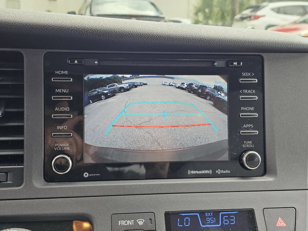 Used 2018 Toyota Sienna LE FWD image 19